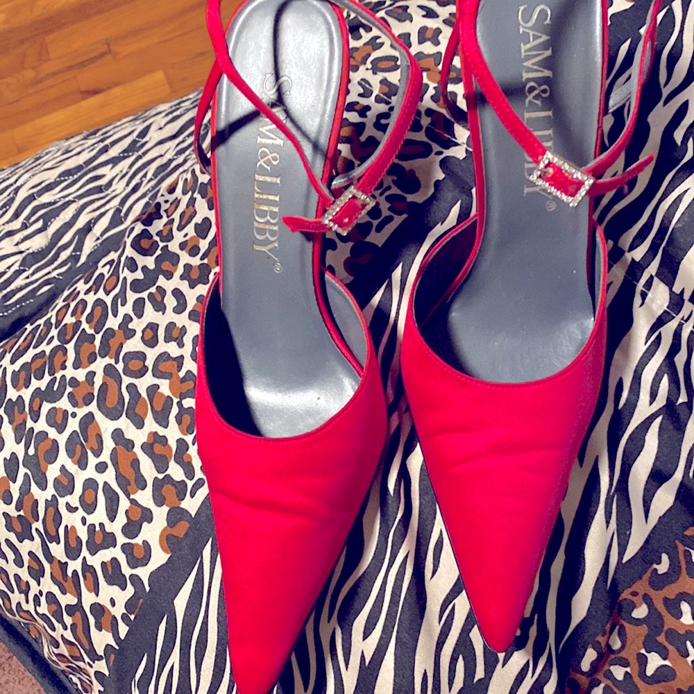 Vintage satin pink pointed toe heels